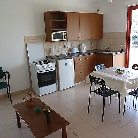 Valentinos Court Apartment Paphos Phòng bức ảnh