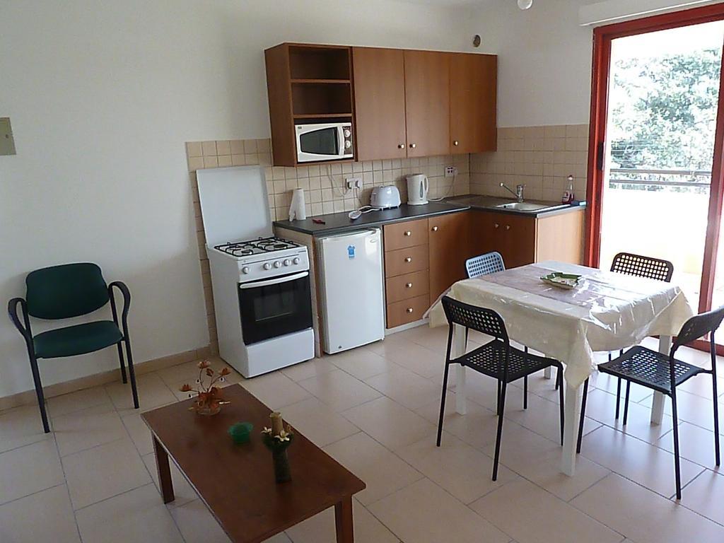 Valentinos Court Apartment Paphos Phòng bức ảnh