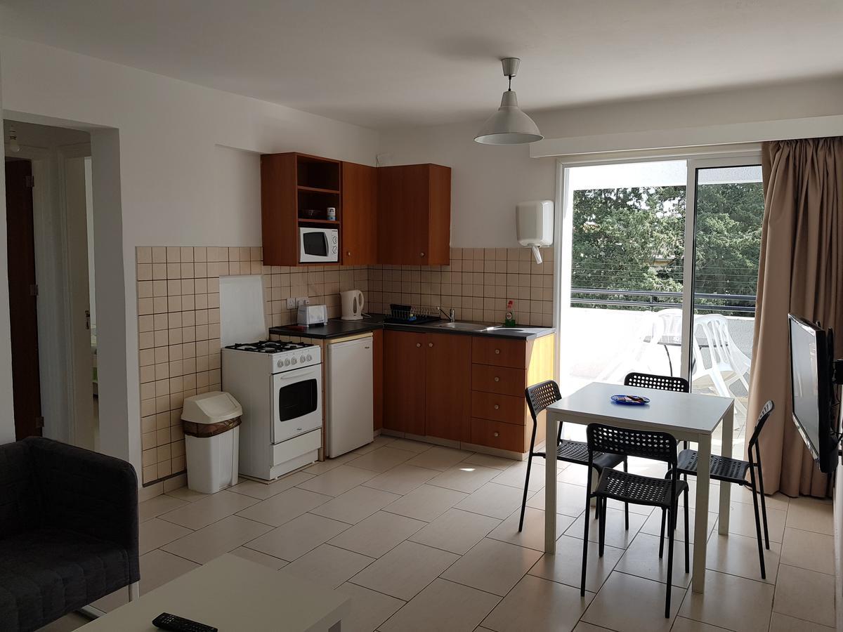 Valentinos Court Apartment Paphos Ngoại thất bức ảnh